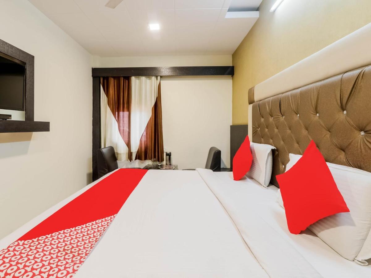 Oyo 79765 Hotel Samrat Lucknow Exteriör bild