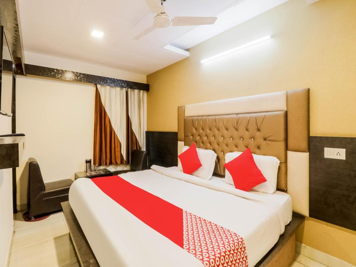 Oyo 79765 Hotel Samrat Lucknow Exteriör bild
