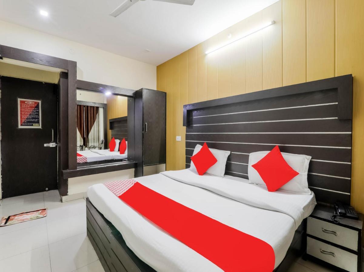 Oyo 79765 Hotel Samrat Lucknow Exteriör bild
