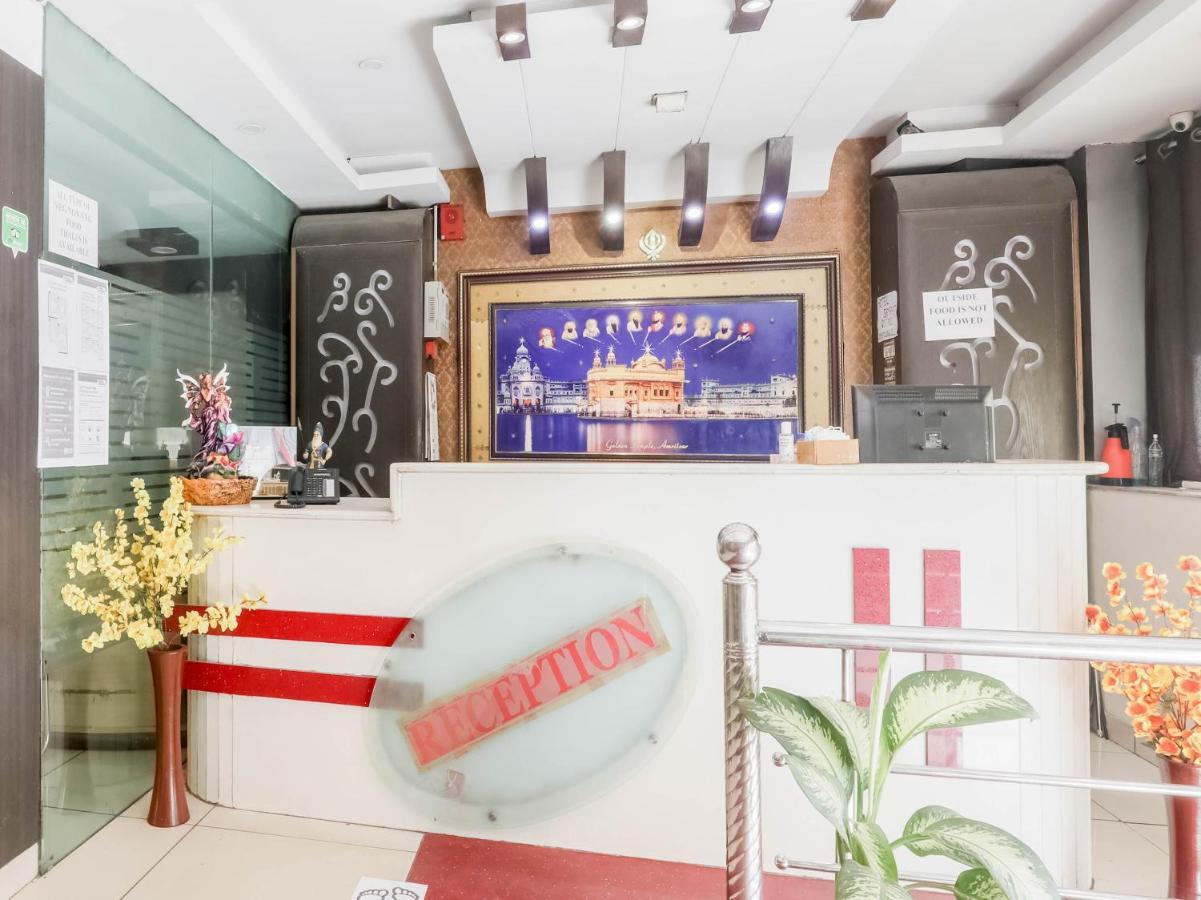 Oyo 79765 Hotel Samrat Lucknow Exteriör bild