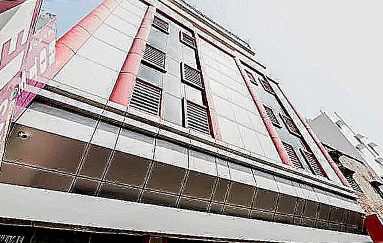Oyo 79765 Hotel Samrat Lucknow Exteriör bild