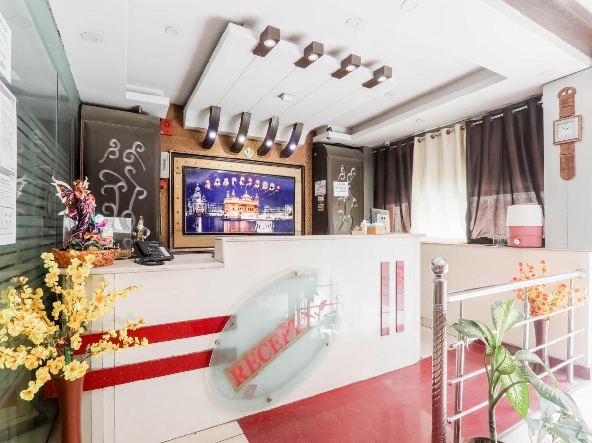 Oyo 79765 Hotel Samrat Lucknow Exteriör bild