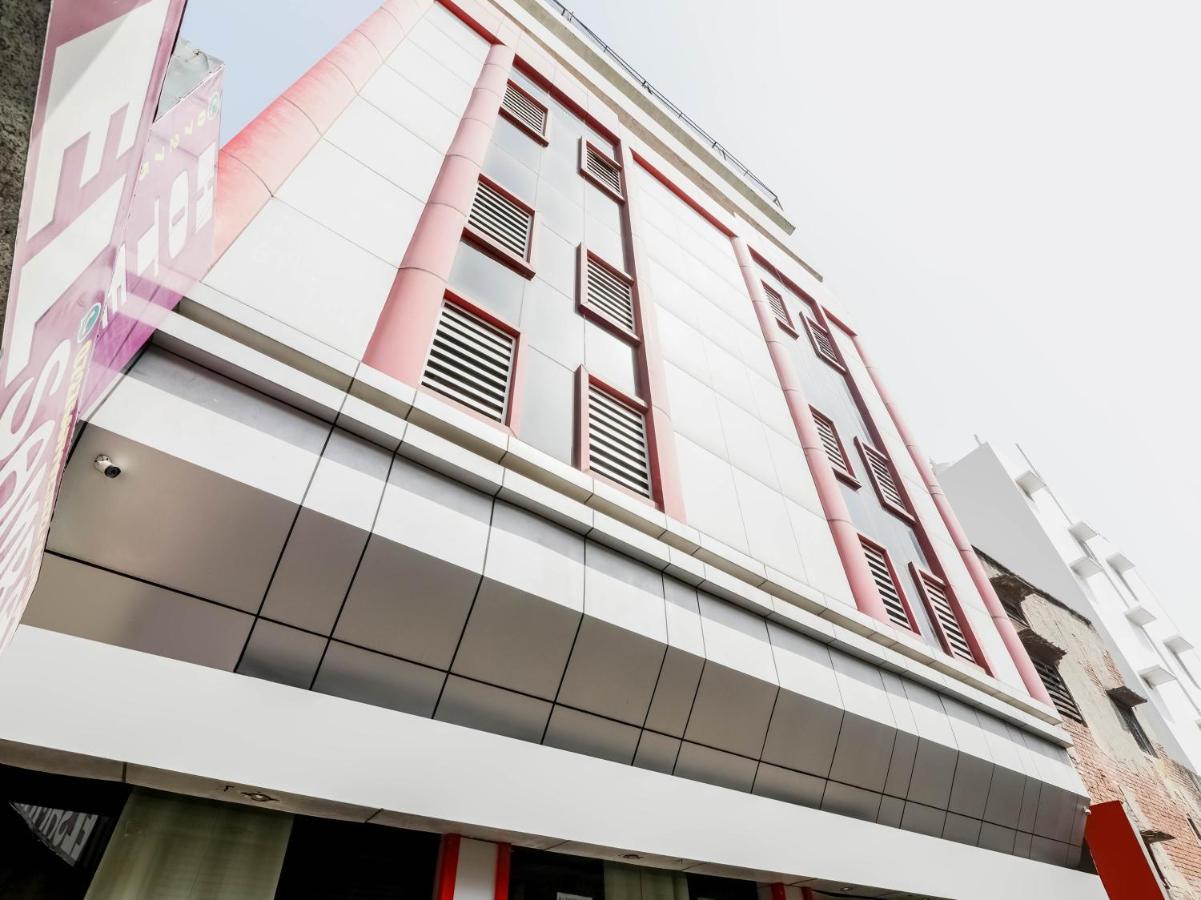 Oyo 79765 Hotel Samrat Lucknow Exteriör bild