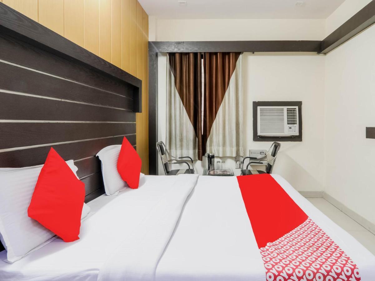 Oyo 79765 Hotel Samrat Lucknow Exteriör bild